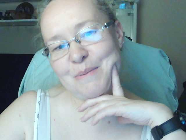 Viola27 live cam on BongaCams