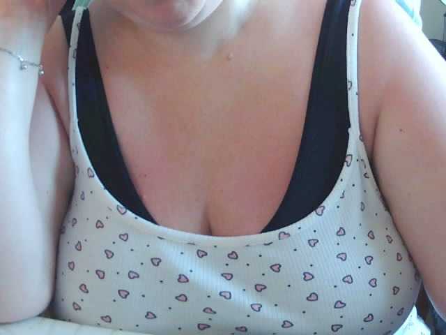 Viola27 live cam on BongaCams