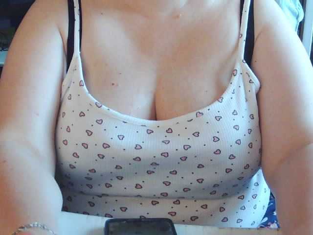 Viola27 live webcam show
