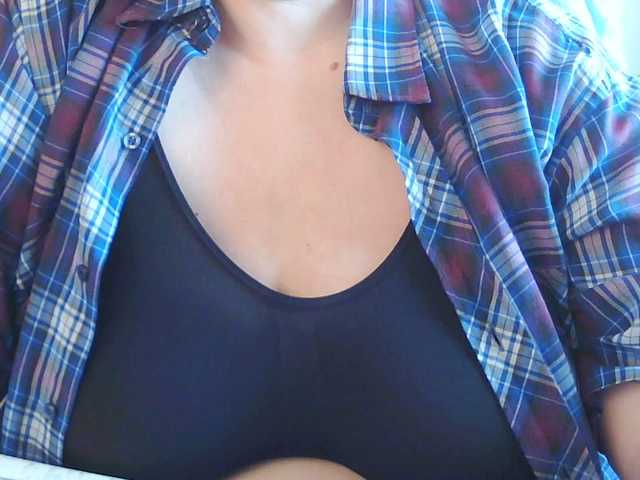 Viola27 live cam on BongaCams