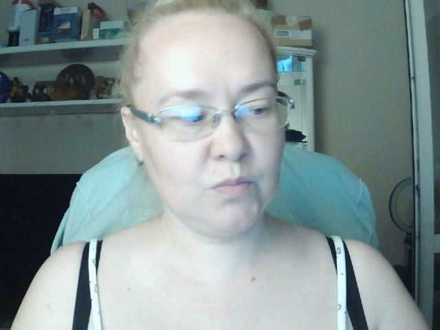 Viola27 live webcam show