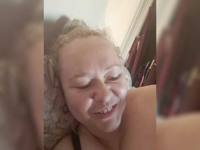 Viola27 live cam on BongaCams