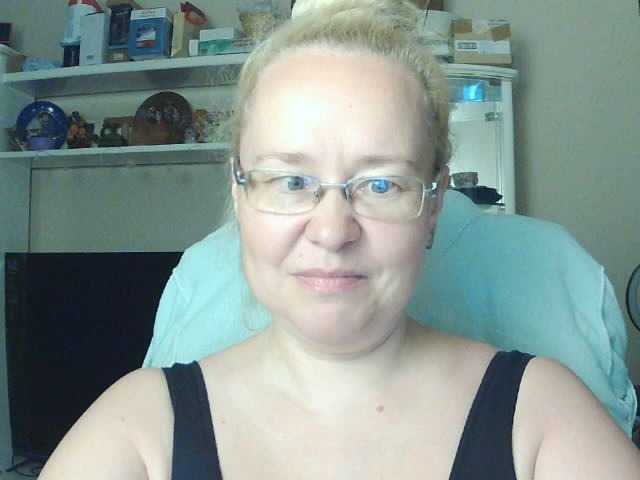 Viola27 live cam on BongaCams