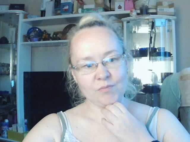 Viola27 live cam on BongaCams