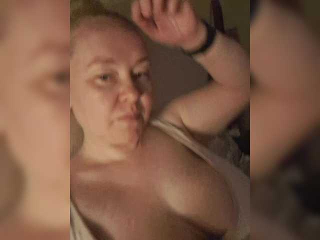 Viola27 live cam on BongaCams