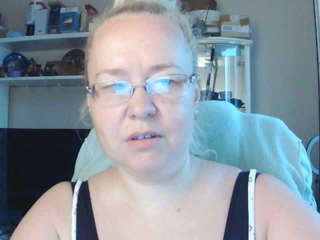 Viola27 live cam on BongaCams