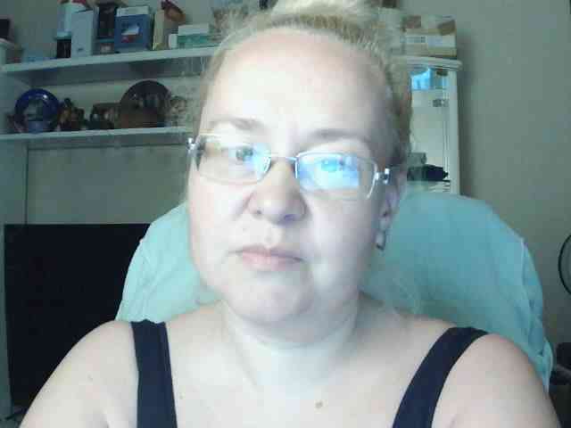 Viola27 Live Webcam on BongaCams