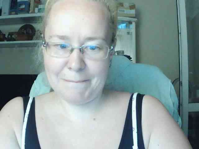Viola27 Live Webcam on BongaCams