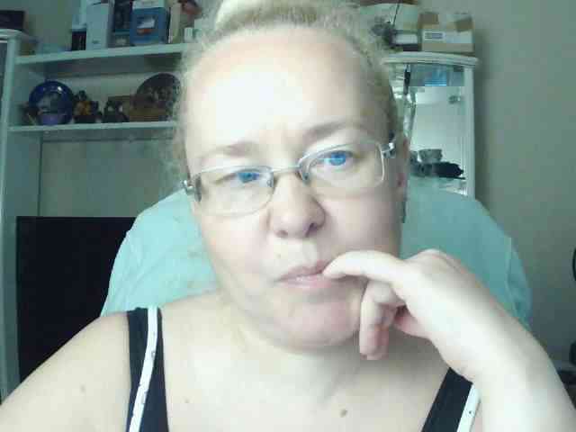 Viola27's cam show statistics and live stream