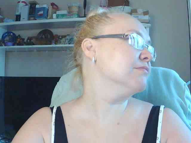 Viola27 Live Webcam on BongaCams