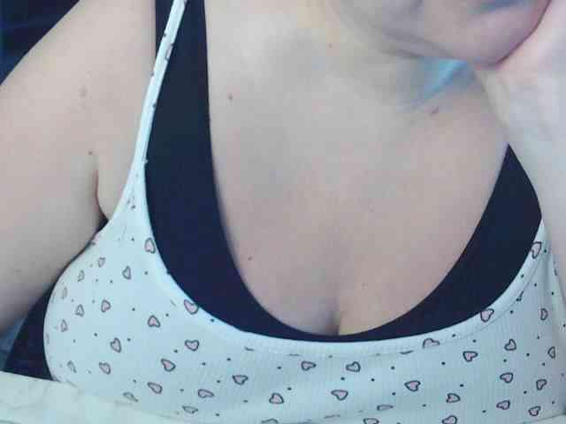 Viola27 Live Webcam on BongaCams