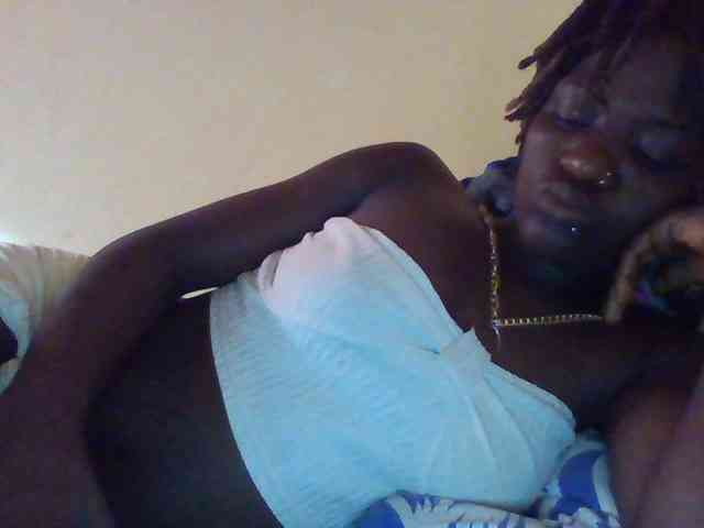 Mamaapussy001 webcam