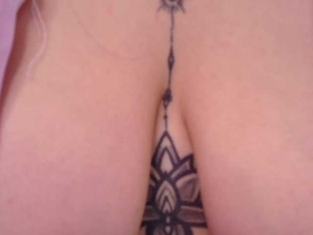 MiiaOwenns live cam on BongaCams
