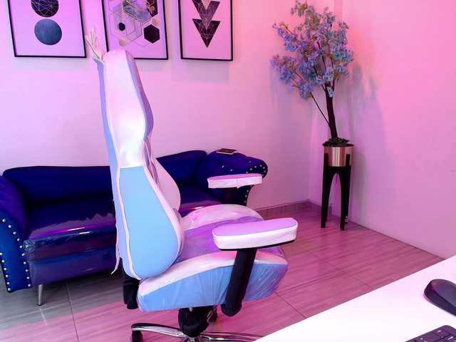 MiiaOwenns live webcam show