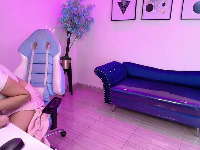MiiaOwenns live webcam show