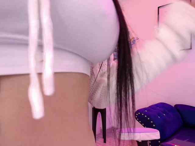 nude chat MiiaOwenns