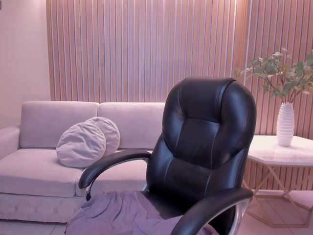 AnnieVelour live cam on BongaCams