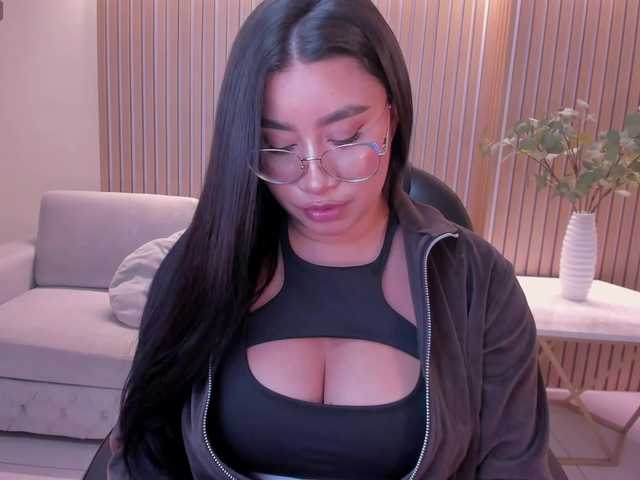 AnnieVelour live cam on BongaCams