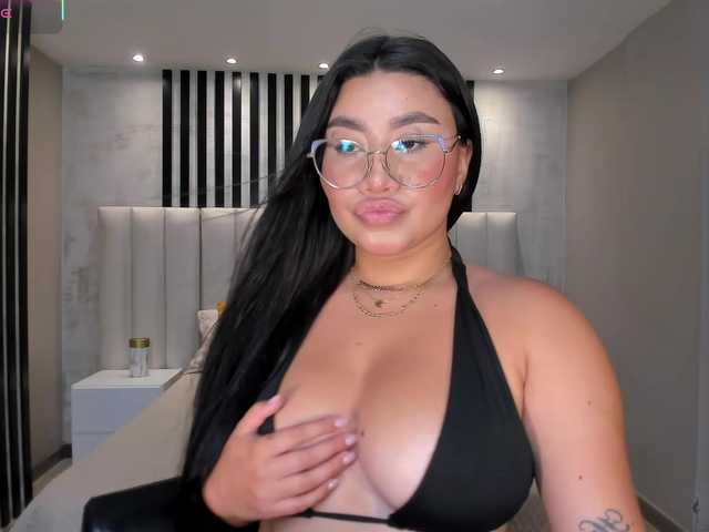 AnnieVelour live cam on BongaCams