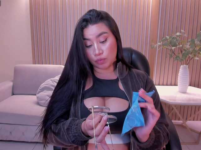 AnnieVelour live cam on BongaCams