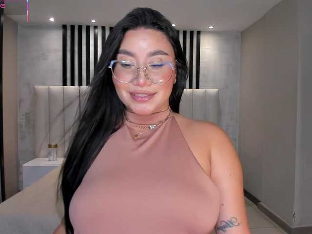 AnnieVelour live cam on BongaCams