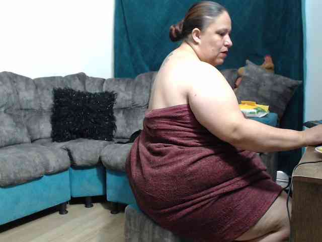 rosebbw6969 Live Webcam on BongaCams