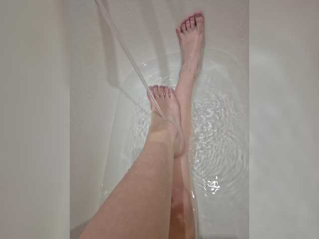 Kira-Feet live cam on BongaCams
