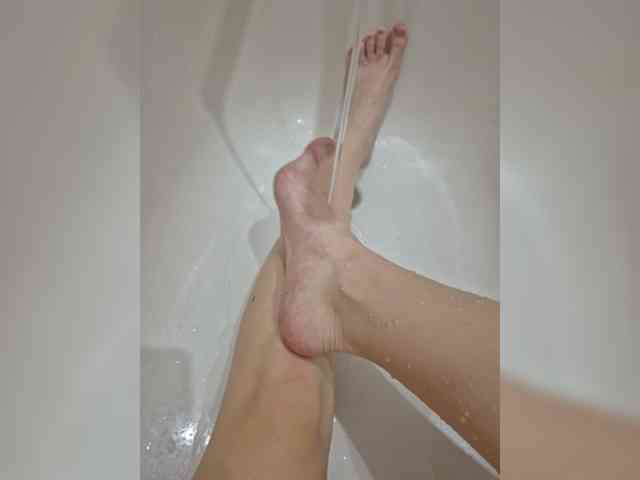Kira-Feet webcam