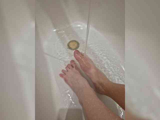 Kira-Feet webcam