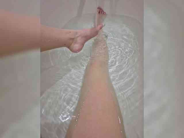 Kira-Feet webcam