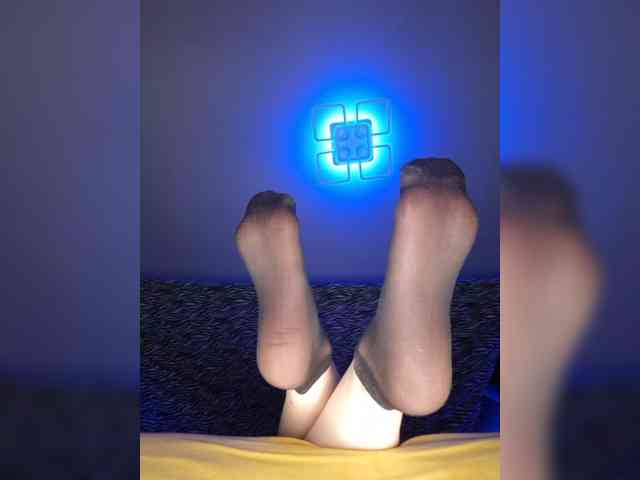 Kira-Feet webcam