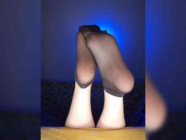 Kira-Feet webcam