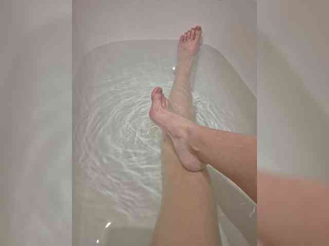 Kira-Feet webcam