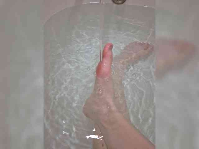 Kira-Feet webcam