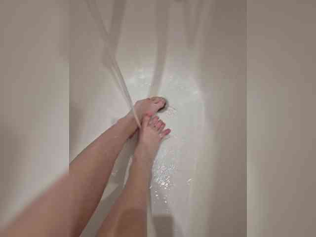 Kira-Feet webcam