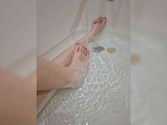 Kira-Feet webcam