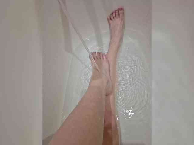 Kira-Feet webcam