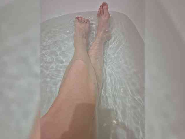 Kira-Feet webcam