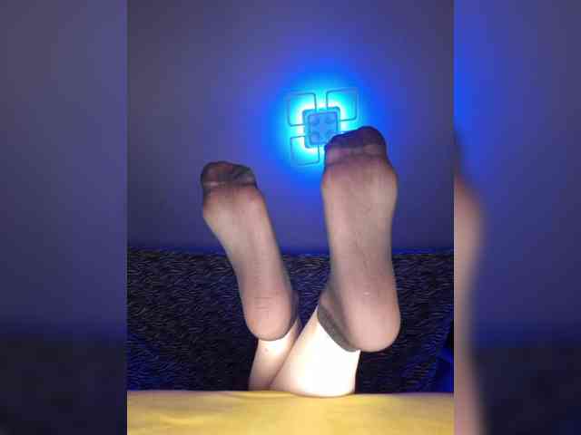 Kira-Feet webcam