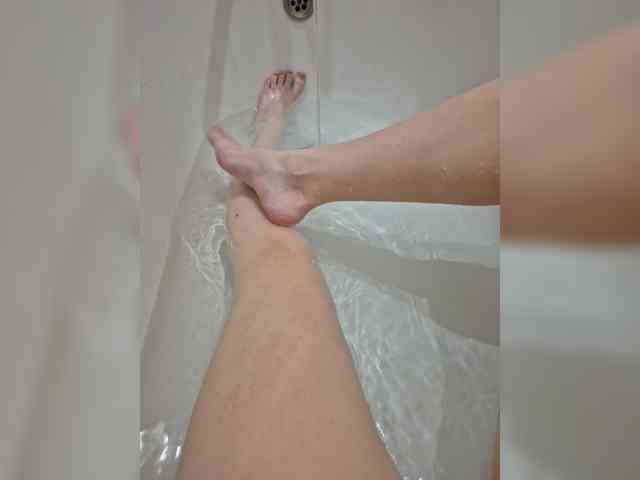 Kira-Feet webcam
