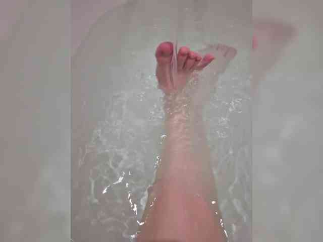 Kira-Feet webcam