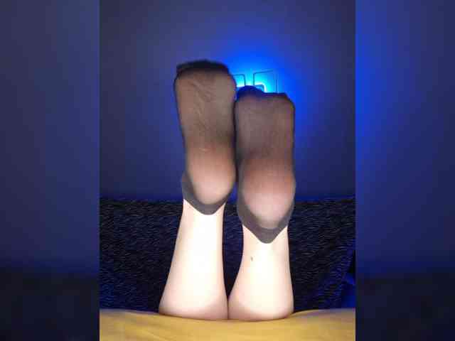 Kira-Feet webcam