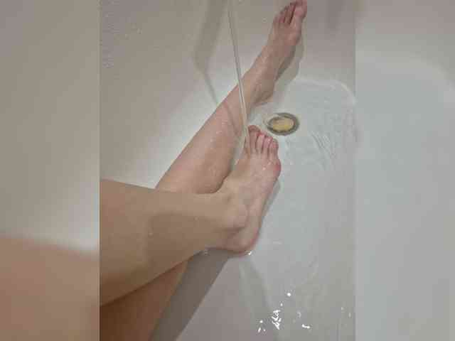 Kira-Feet webcam
