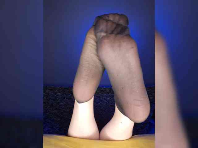 Kira-Feet webcam