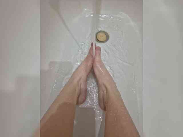Kira-Feet webcam