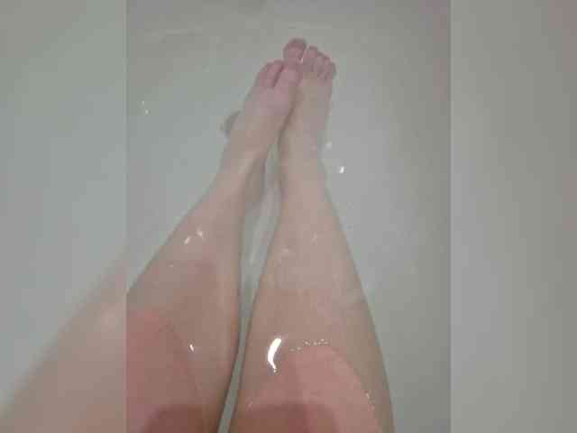 Kira-Feet webcam
