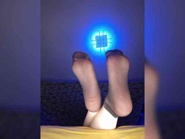 Kira-Feet webcam