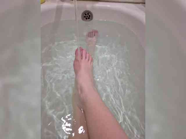 Kira-Feet webcam