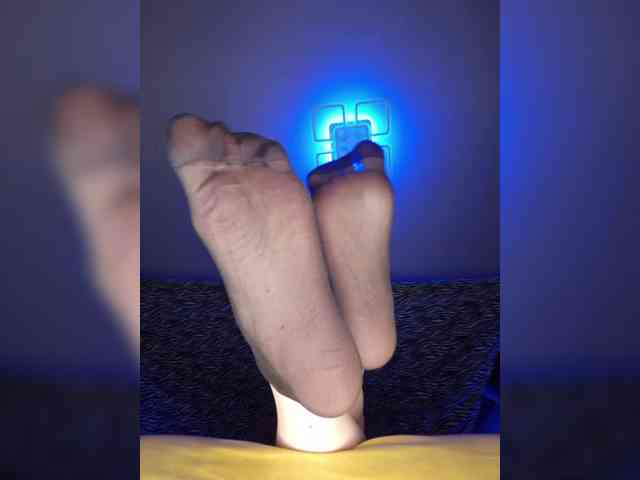 Kira-Feet webcam