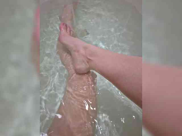 Kira-Feet webcam
